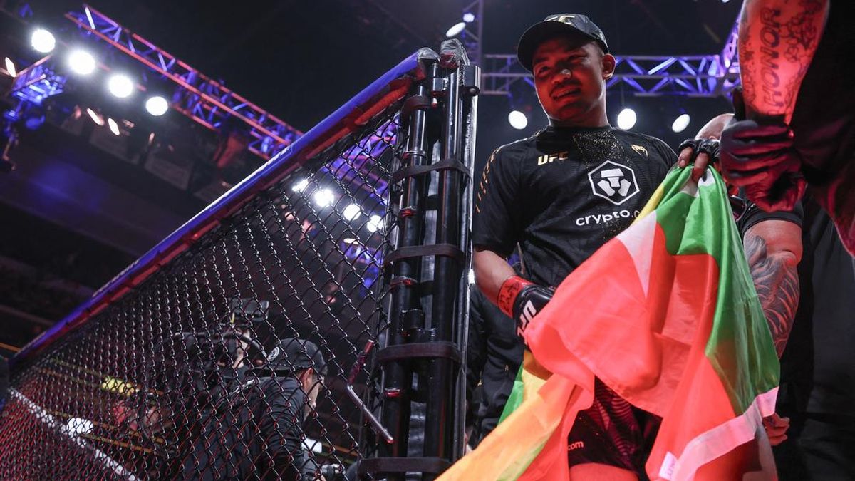FOTO: Joshua Van Juara Kelas Terbang UFC, Bendera Myanmar Berkibar