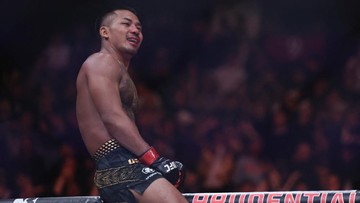 Berita Olahraga Terkini CNN Sport : Petarung Myanmar Joshua Van Pertahankan Sabuk Juara UFC