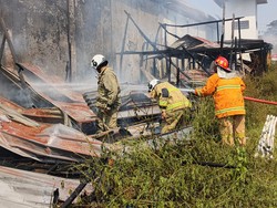 3 Rumah Bedeng Pekerja Bangunan Lapas di Semarang Timur Terbakar