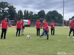 Tendangan Pinalti Koster Tandai Pembukaan Liga Kampung Soekarno Cup 2026