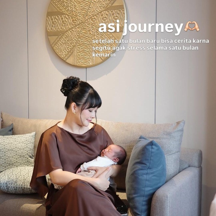<p>Perjalanan menyusui baik itu anak pertama, kedua, dan seterusnya memang selalu berkesan ya. Yuk intip perjuangan Kinal Eks JKT48 menyusui anak keduanya. Setelah melahirkan anak kedua pada 31 Maret 2026, Kinal membagikan kisahnya menyusui Baby Khairi Arash Murod. Kinal mengaku baru bisa bercerita karena sempat mengalami stres selma satu bulan. /Foto: Instagram @kinalputridevi</p>