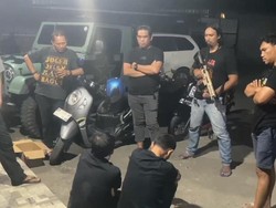 Video Detik-detik Pencuri Bermobil Satroni Rumah di Makassar