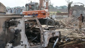 Serangan Bom Mobil Bunuh Diri di Pakistan Tewaskan 12 Orang