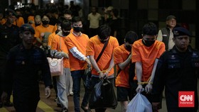 Bareskrim Polri ungkap sindikat judi online di Hayam Wuruk, Jakarta, dengan 145 situs. 287 WNA ditetapkan tersangka, total deposit mencapai 13,9 triliun.