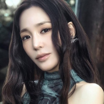 Comeback Solois,Tiffany Young Resmi Merilis Lagu Baru 'Summer's Not Over'