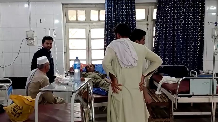Serangan peledak mobil di Bannu, provinsi Khyber Pakhtunkhwa, Pakistan, 10 Mei 2026. (Reuters)
