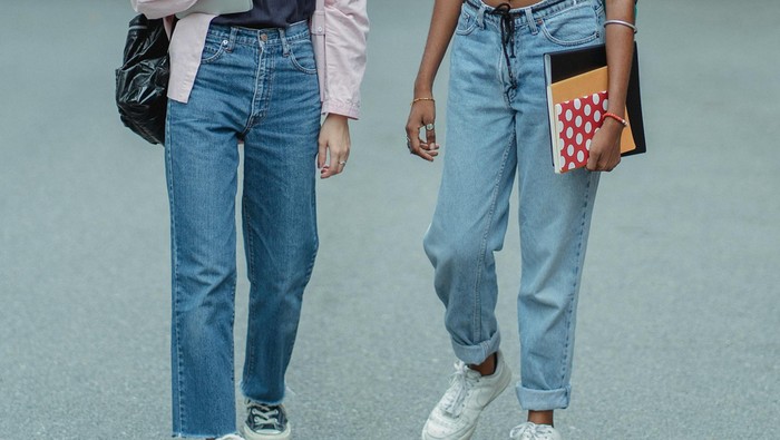 Sering Tertukar, Ini 5 Perbedaan Denim dan Jeans yang Perlu Kamu Tahu