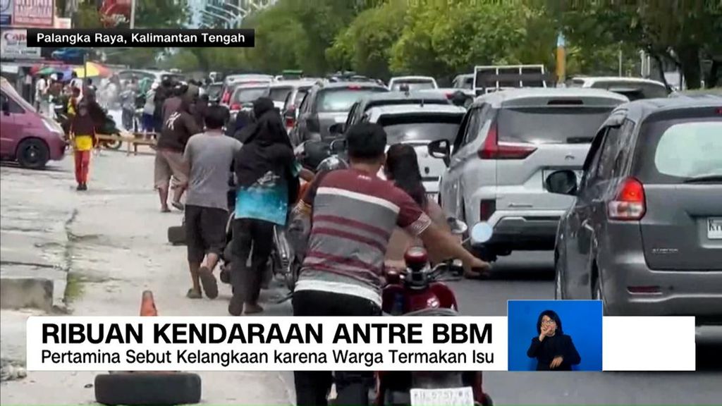 VIDEO: BBM Langka di Kalteng, Warga Antre Berjam-Jam di SPBU