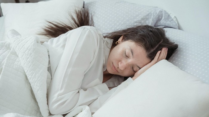 5 Ciri Kepribadian Orang yang Suka Tidur Siang