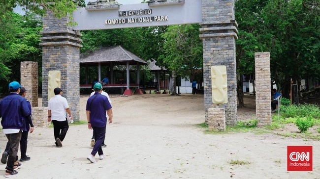 Kepolisian Resor Manggarai Barat menetapkan dan menahan pemilik agen perjalanan wisata "Labuan Bajo Top", berinisial KA (32), sebagai tersangka.
