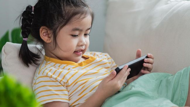 4 Kesalahan Orang Tua Saat Anak Diberikan Gadget, Jarang Disadari