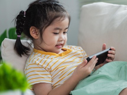 4 Kesalahan Orang Tua saat Anak Diberikan Gadget, Jarang Disadari 