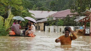 FOTO: Satu Korban Tewas Terseret Arus Banjir di Kendari