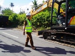Perbaikan Jalan di Nusa Penida Mulai Dikerjakan, Bupati Minta Warga Bersabar