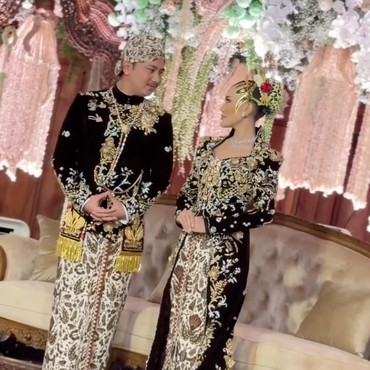 7 Penampilan Anak & Mantu Soimah Ngunduh Mantu Pakai Baju Ivan Gunawan Seharga Rp350 Juta