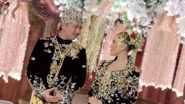 7 Penampilan Anak dan Mantu Soimah Ngunduh Mantu Pakai Baju Ivan Gunawan Seharga Rp350 Juta