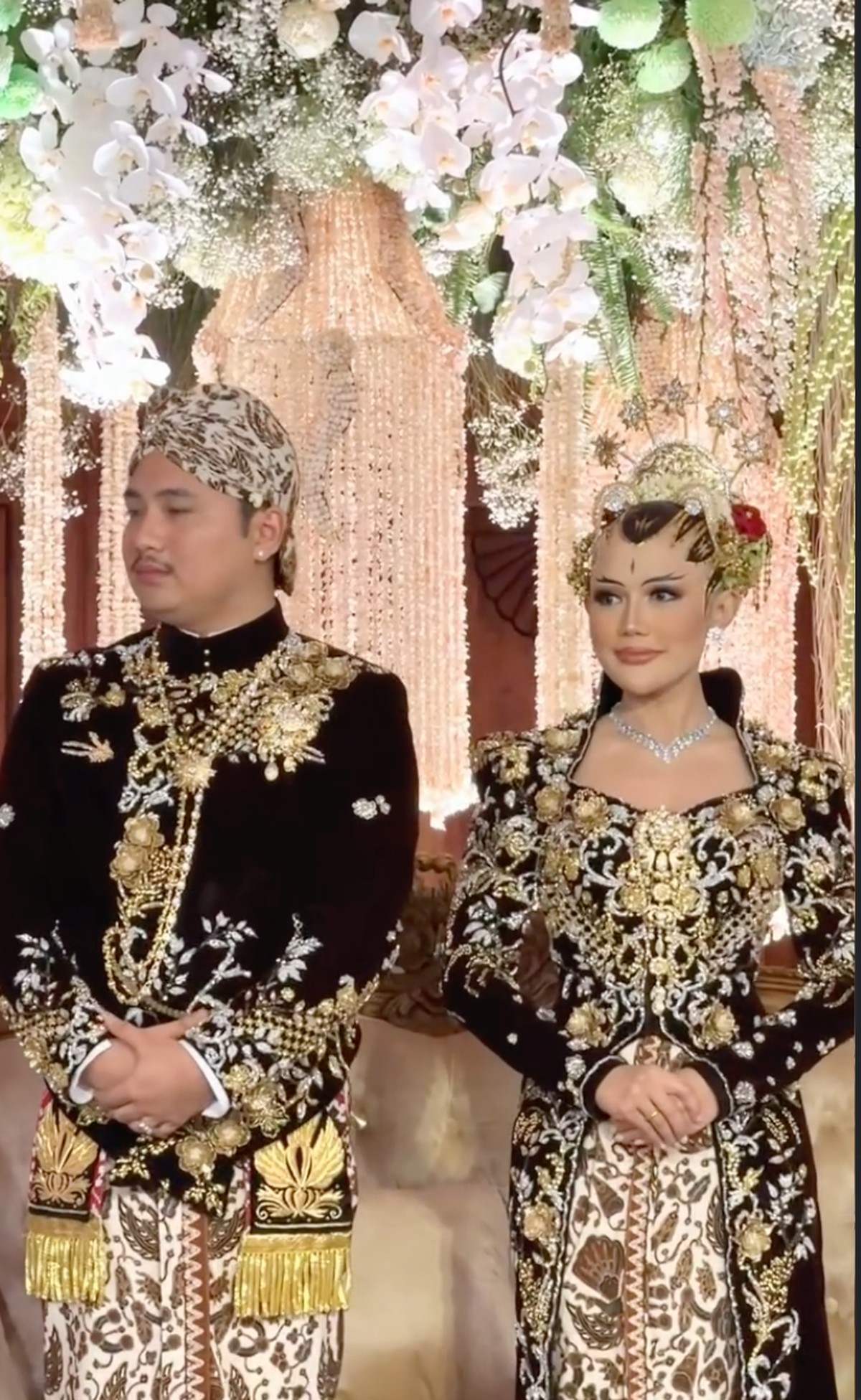 Busana pengantin anak Soimah