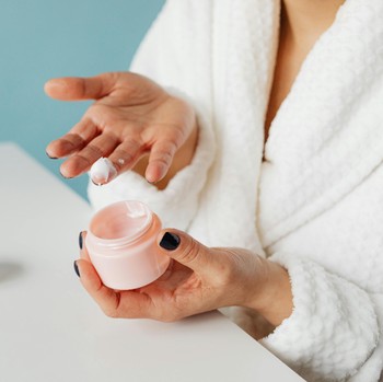 Skincare Kamu Nggak Cocok? Jangan Dibuang, Pakai Buat Ini Saja!