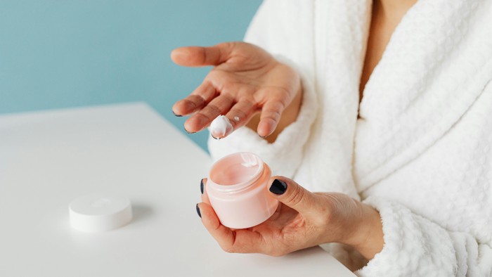 Skincare Kamu Nggak Cocok? Jangan Dibuang, Pakai Buat Ini Saja!