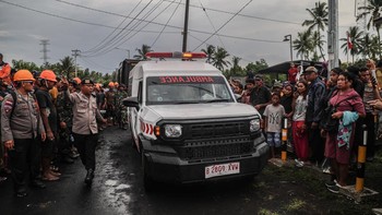 FOTO: Operasi SAR Korban Erupsi Gunung Dukono Resmi Ditutup
