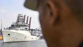 FOTO: Kedatangan KRI Canopus-936, Penyelamat Kapal Selam Pertama RI