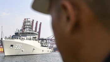 FOTO: Kedatangan KRI Canopus-936, Penyelamat Kapal Selam Pertama RI