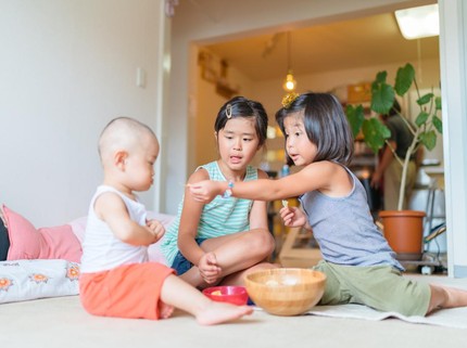 Ciri Kepribadian Anak Tengah, Disebut Lebih Menarik Dibanding Saudaranya