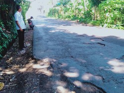 Viral Jalur Tertukar di Sidemen, Pengendara Lawan Arus Hindari Lubang