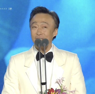 Isi Pidato Lee Sung Min yang Diduga Sindir Shin Se Kyung di Baeksang Arts Awards
