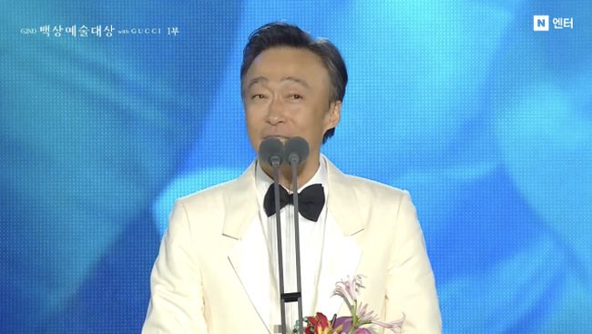 Isi Pidato Lee Sung Min yang Diduga Sindir Shin Se Kyung di Baeksang Arts Awards