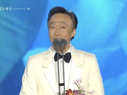 Isi Pidato Lee Sung Min yang Diduga Sindir Shin Se Kyung di Baeksang Arts Awards