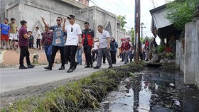 Banjir Mabar Masuk Sekolah, Rico Waas Minta Normalisasi Drainase