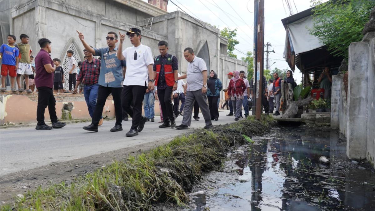 Banjir Mabar Masuk Sekolah, Rico Waas Minta Normalisasi Drainase