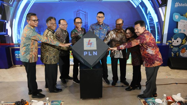 Lewat program Smart & Green Building, kantor PLN dilengkapi dengan PLTS Atap, sistem pengatur penggunaan listrik, hingga pendingin ruangan berbasis digital.