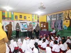 Tanamkan Cinta Alam Sejak Dini, Polda Riau Kenalkan Green Policing ke Siswa SD