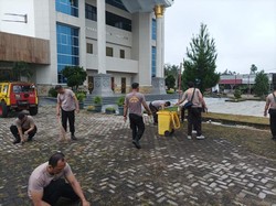 Gerakan Indonesia ASRI, Polda Sumsel Bersihkan Lingkungan Vihara di Prabumulih