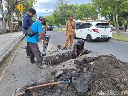 PUPR Mataram Hanya Punya Rp 200 Juta untuk Tambal Jalan Lubang