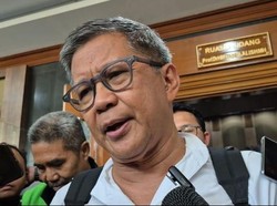 Rocky Gerung Hadiri Sidang Nadiem Makarim, Ini Alasannya