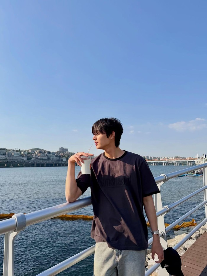 Unggahan Kim Jae Won pada (10/5) di media sosialnya tersebut turut mendapatkan komentar dari Kim Go Eun selaku pasangannya di drama 'Yumi's Cells 3' yang menyuarakan kekaguman terhadap pesona keren sang aktor di dalam foto./ Foto: instagram.com/r