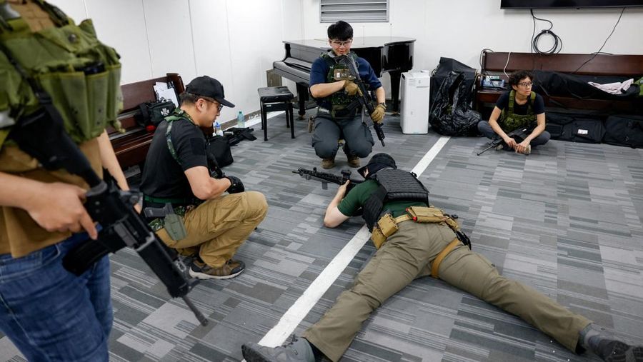 Warga sipil di Taiwan semakin gencar mengikuti training bela diri. Fenomena ini terjadi di tengah sorotan terhadap pertemuan Presiden AS Donald Trump dan Presiden China Xi Jinping. (REUTERS/Ann Wang)