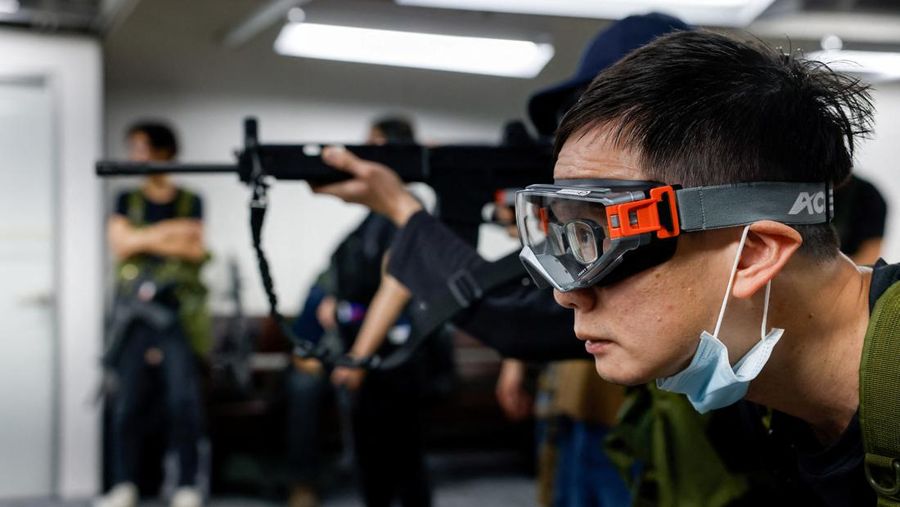 Warga sipil di Taiwan semakin gencar mengikuti training bela diri. Fenomena ini terjadi di tengah sorotan terhadap pertemuan Presiden AS Donald Trump dan Presiden China Xi Jinping. (REUTERS/Ann Wang)
