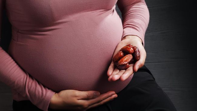 4 Manfaat Kurma untuk Ibu Hamil Menurut Dokter, Bantu Lancarkan Persalinan