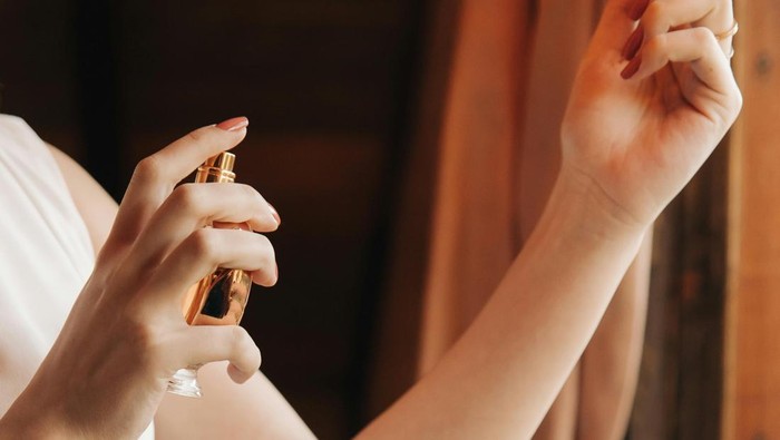 5 Tips Memilih Parfum yang Cocok untuk Jenis Kulitmu