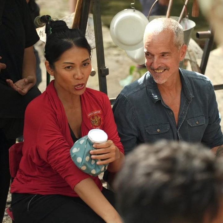 <p>Penyanyi Anggun C. Sasmi baru saja memulai debut aktingnya di Indonesia melaliui film berjudul <em>Para Perasuk</em>. Selama proses syuting film ini, Anggun ternyata didampingi oleh orang spesial dalam hidupnya, yakni sang suami bule, Christian Kretschmar. (Foto: Instagram @anggun_cipta)</p>