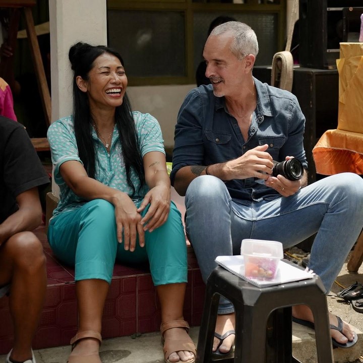 <p>Postingan Anggun ini turut dikomentari sang suami. Christian mengungkap alasan manisnya memutuskan untuk menemani Anggun selama proses syuting film <em>Para Perasuk</em>. "Aku tak ingin melewatkan itu demi apa pun di dunia ini, sayangku," ungkap Christian. (Foto: Instagram @anggun_cipta)</p>