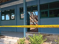 Cerita Siswa di Sragen 10 Menit Terjepit Atap Sekolah Ambruk hingga Kaki Retak