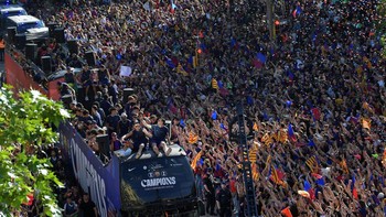 FOTO: Parade Meriah Barcelona Rayakan Gelar Liga Spanyol ke-29