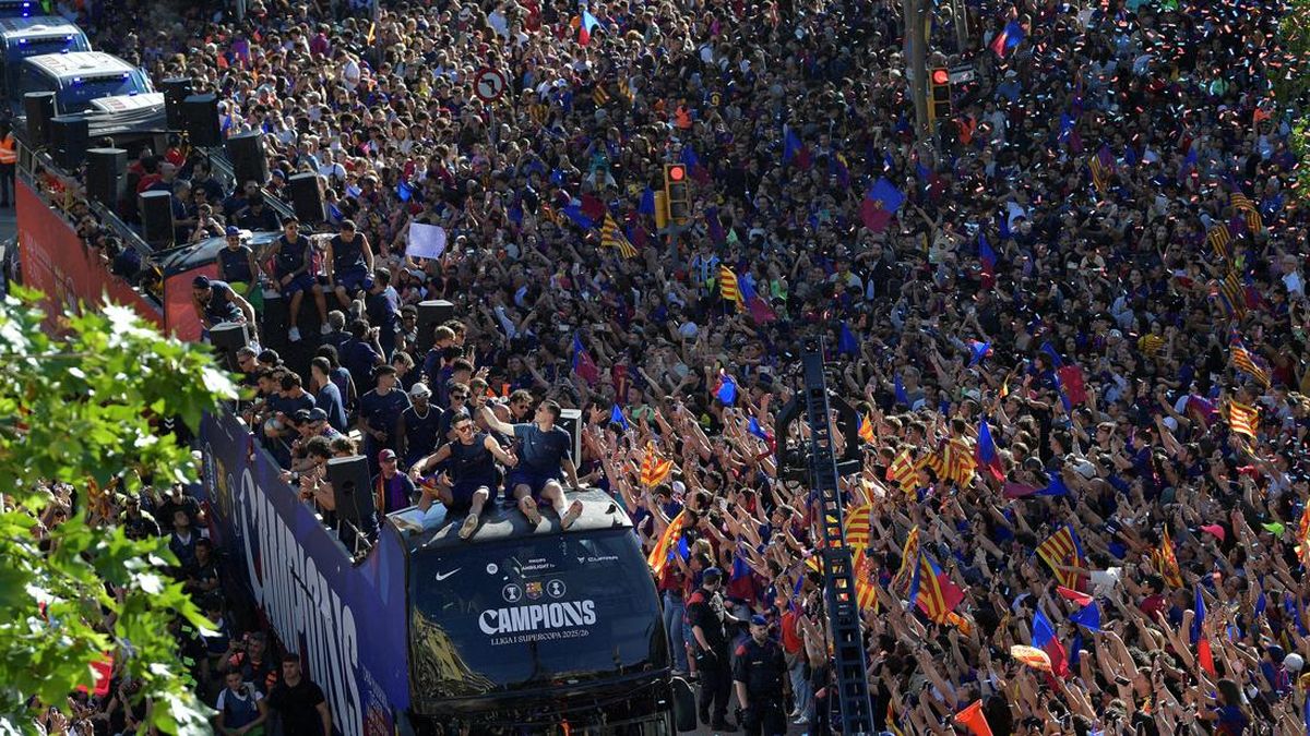 FOTO: Parade Meriah Barcelona Rayakan Gelar Liga Spanyol ke-29