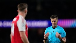 Dulu Guru di Sekolah Olahraga, Kini Wasit Final Liga Champions PSG Vs Arsenal