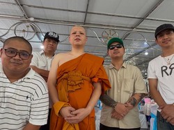 Terpopuler: Drummer Band Jadi Biksu hingga Pinkan Mambo Ungkap Kebohongan Arya Khan